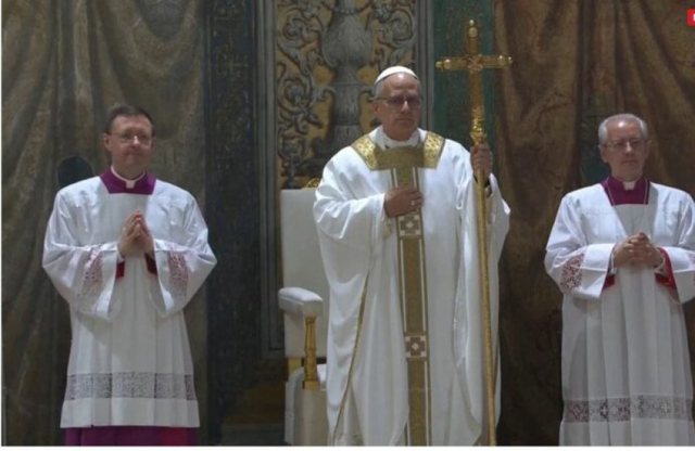 Leo XIV kremton Meshën e Parë si Papë