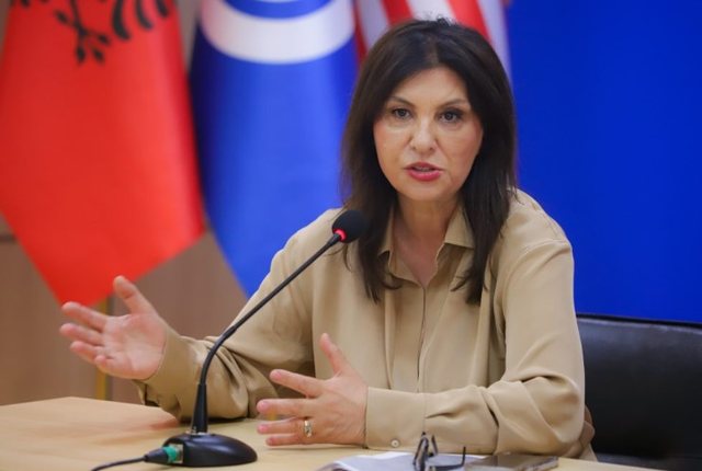 Topalli thirrje emigrantëve të Greqisë: Kush