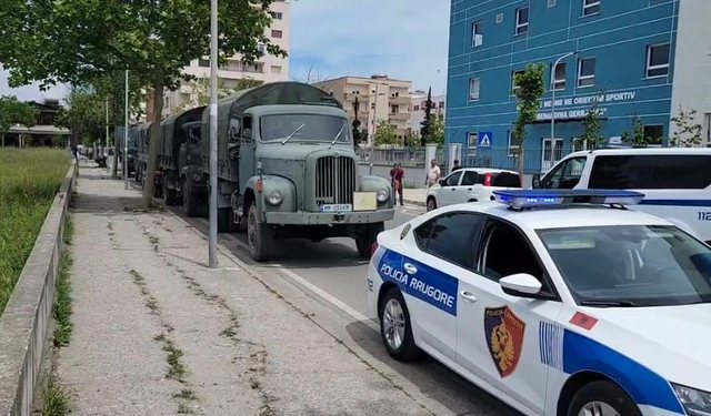 Materialet zgjedhore mbërrijnë në Durrës nën masa