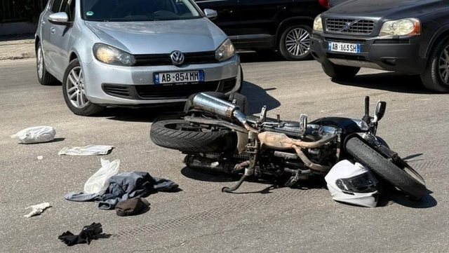 Aksident në Sarandë, makina përplas motorin, një i plagosur