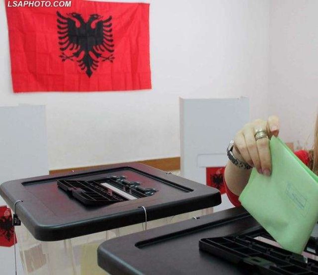Nis votimi në mbarë vendin, probleme në një nga qendrat e