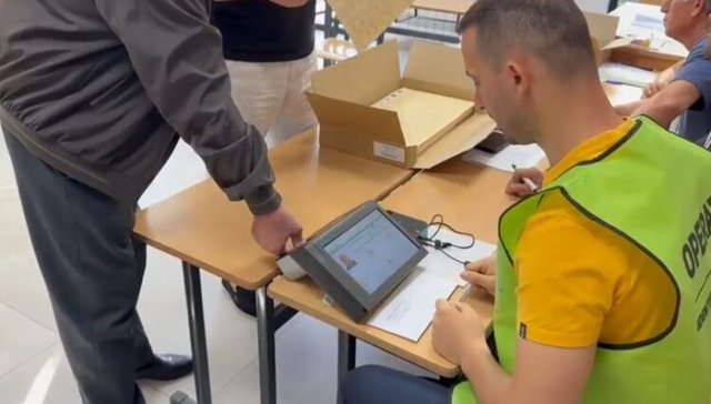 Probleme edhe në Shijak/ Pajisja biometrike nuk njeh shenjat e