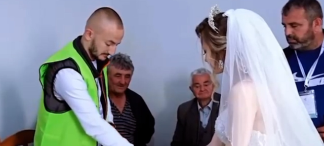 Bride votes before going to wedding in Elbasan: Democracy before the ceremony
