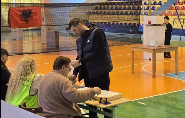 Sherr fizik mes socialistëve në Maqellarë, kandidati për