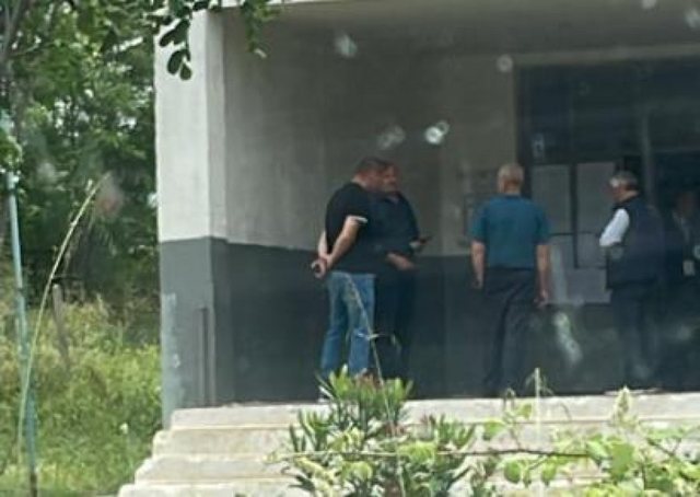The brother of the SP candidate in Belsh intimidates voters