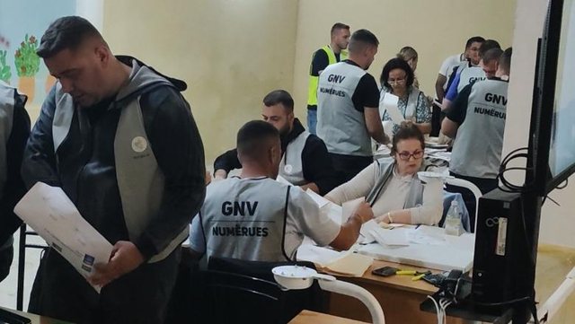 Counting of ballot boxes begins in Berat district, first ballot box opens in