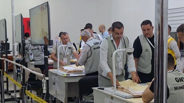 The vote counting process begins in the Fier Region, the Patos ballot boxes are