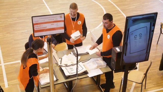 Vijon numërimi në Tiranë, ja si ndahen votat dhe mandatet deri