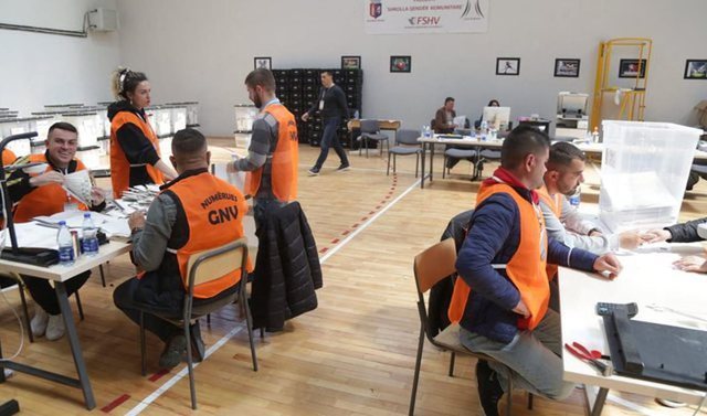 "There are violations!"/ Vote counting halted in CEAZ 17 in Klos