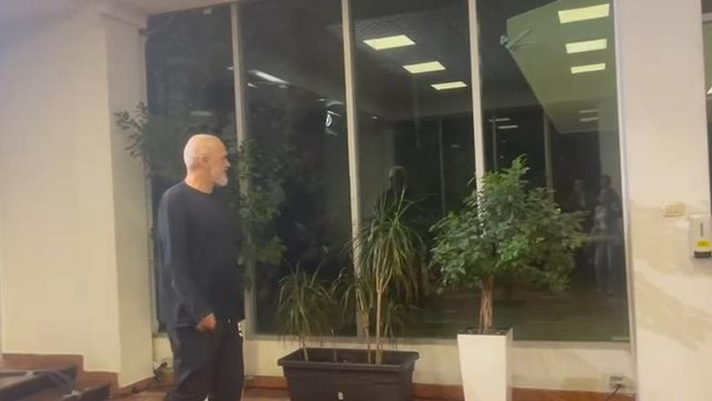 Rama largohet nga selia, nuk prononchet për gazetarët
