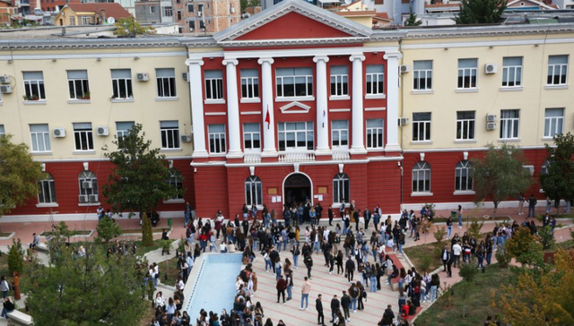 Rënia e diplomave në shkencat sociale: Po zhduket brezi i
