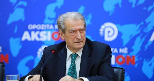 Berisha thërret drejtuesit politik të qarqeve në takim në