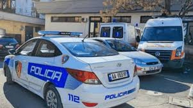 Makina përplas për vdekje këmbësoren në Kavajë