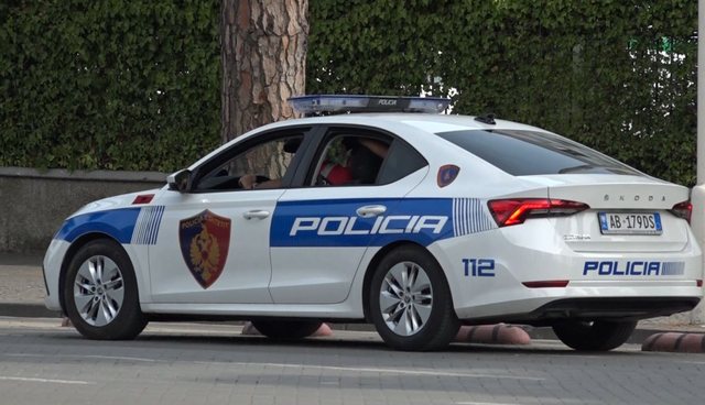 Aksident me vdekje në Tiranë, drejtuesi i motorit përplaset me