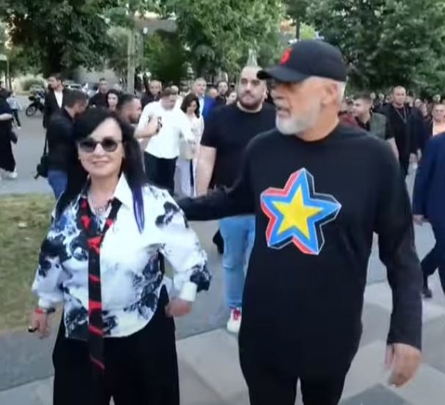 As Linda nuk e duron më? Rama i kap dorën, ajo e tërheq me