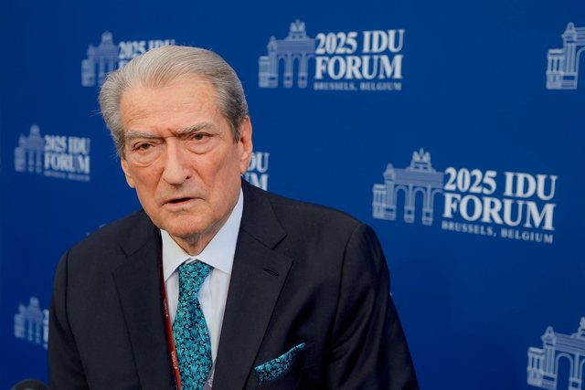 Berisha nga samiti i IDU në Bruksel: Qeveria përdori fondet publike