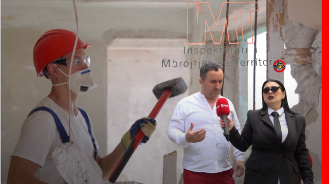 The palace is in danger of collapsing, the Turk is building without permission