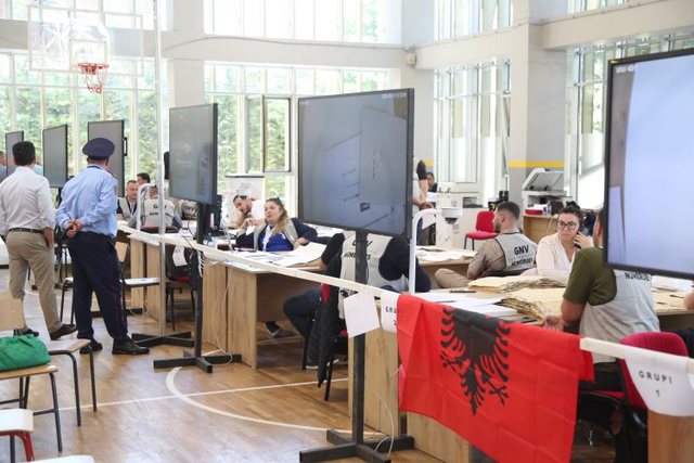 Pas suksesit të kufizuar, partitë e reja i rikthejnë sytë