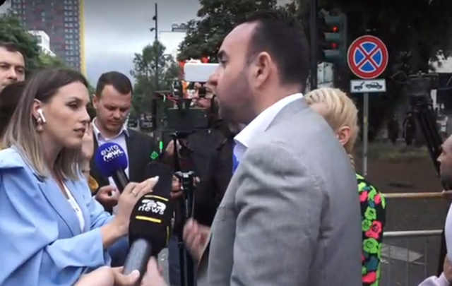 Tensionet në protestën e PD, sqaron gazetarja: Nuk kisha qëllim