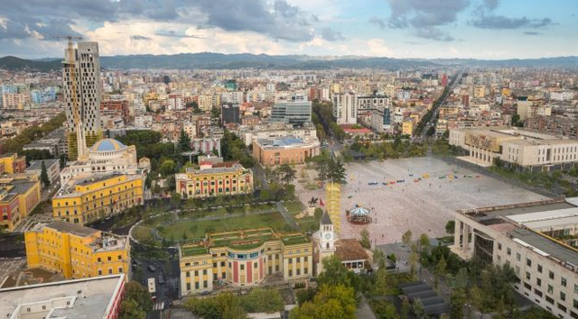 Raporti i KE-së: Ekonomia e Shqipërisë pritet të