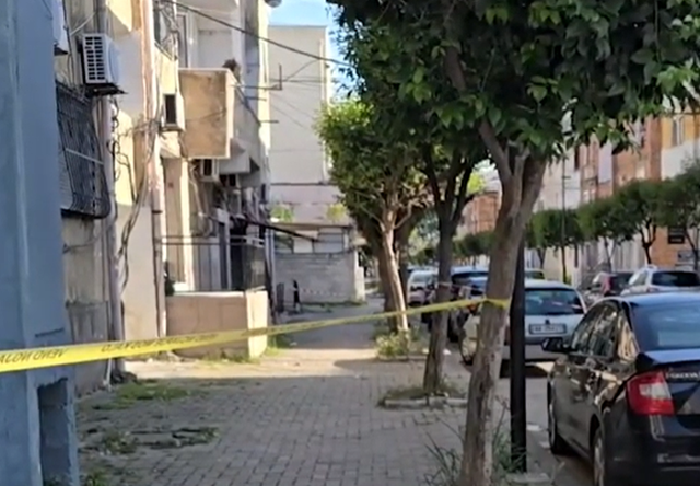 Foto/ Pamje nga vendi ku u vra 29-vjeçari në Durrës, plumbat