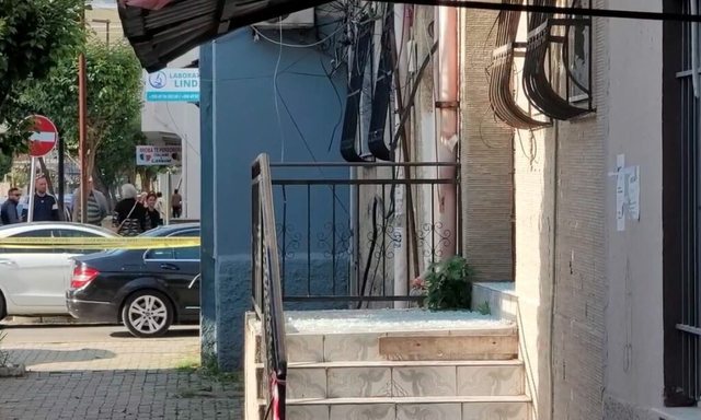 Foto/ Pamje nga vendi ku u vra 29-vjeçari në Durrës, plumbat