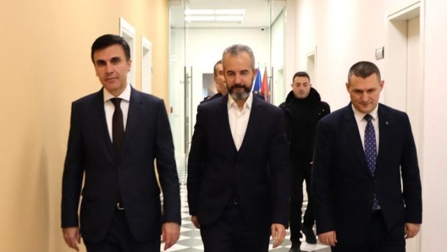 Zgjedhjet e 11 Majit/ Dumani, Çela dhe Celibashi takohen me