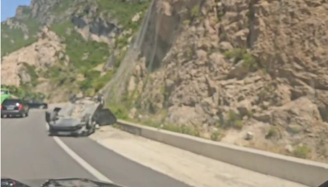 Aksident te “Shkalla e Tujanit” në Tiranë, një