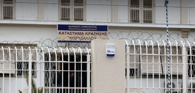 Greek police raid Albanian cells in Korydhalos, discover arsenal and drugs at