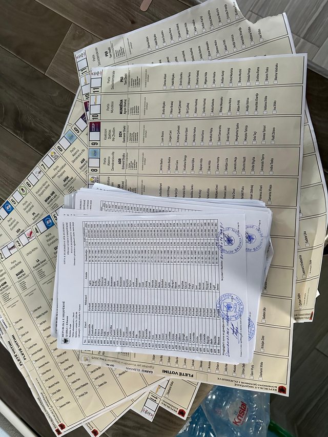 Berisha publishes video: Voter lists and ballots were found in the village bar