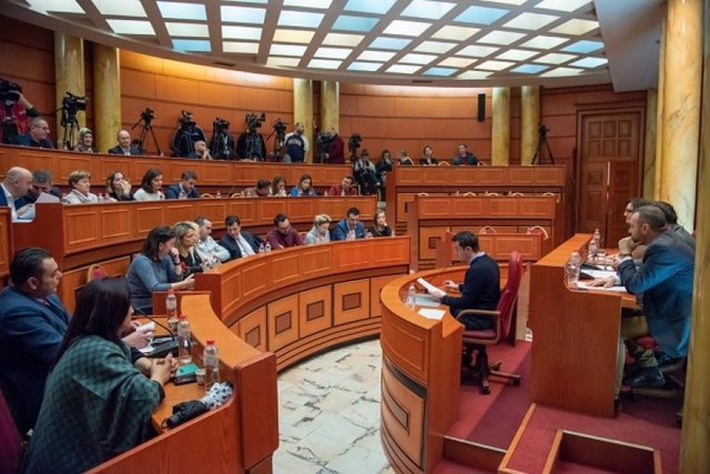 Valë shkarkimesh në Bashkinë e Tiranës, Ristani largon