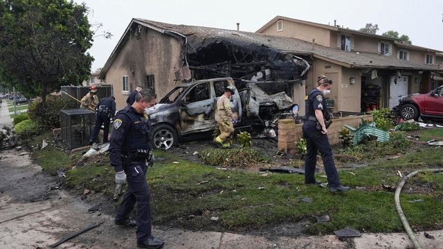 Plane crashes into homes in San Diego, California, several casualties reported