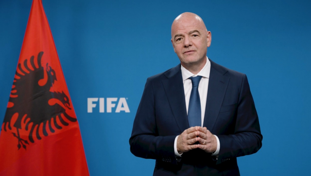 Presidenti i FIFA-s uron Egnatian për titullin kampion