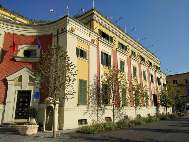 SPAK conducts inspections at Tirana Municipality, 5 phones seized