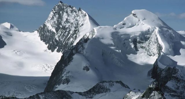 Five bodies of skiers found near Swiss resort