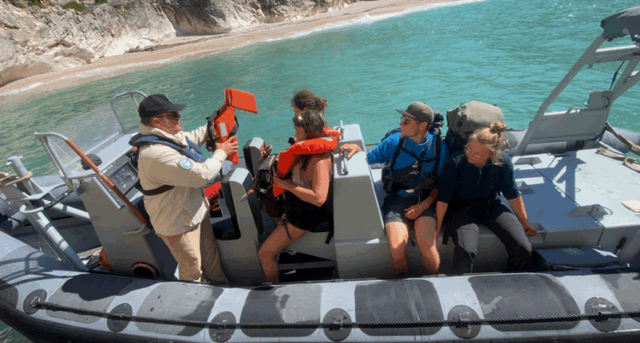 Humbën në Gjirin e Gramës, shpëtohen 4 turistë të