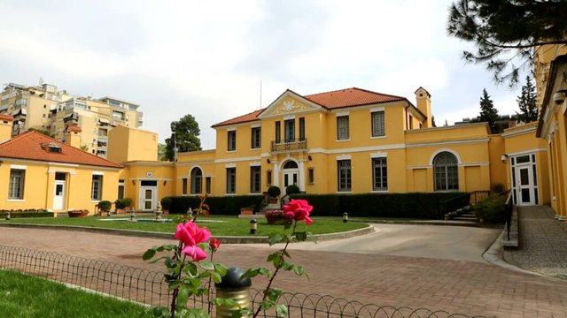 After 2 weeks, the American Embassy's 'overwhelming'
