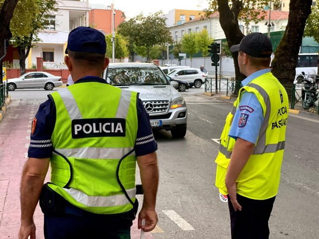 Dhunuan dy punonjës të Policisë Bashkiake në Tiranë,
