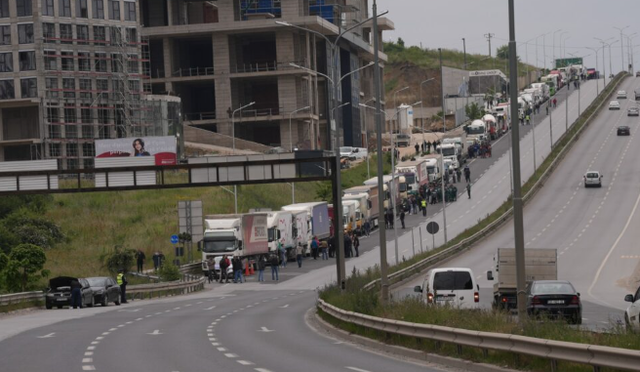 Pristina's entrances and exits blocked, businesses protest against energy