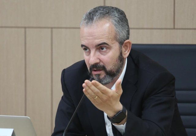 11 maji/ “Treni bullgar” në Peqin, Celibashi i përgjigjet