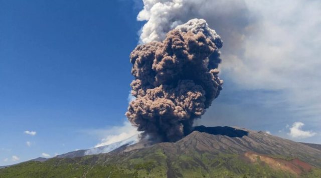 Etna wakes up again, the most active volcano in Europe erupts