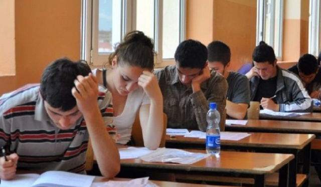 Përsëritet skandali, del teza e provimit të Anglishtes