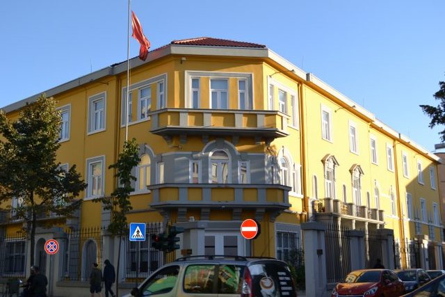 Publication of English thesis, Ministry of Education: Does not affect the State