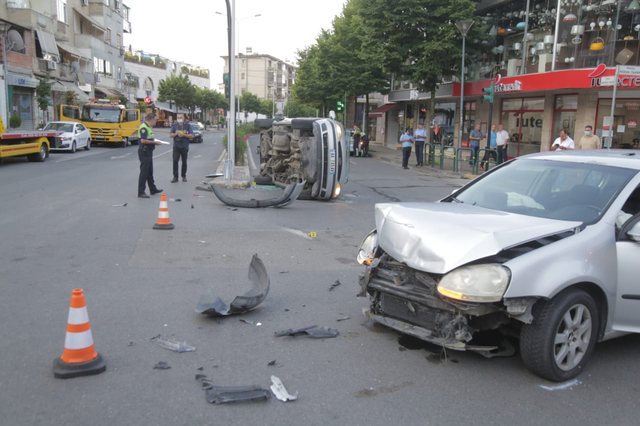Aksidentohen tre automjete në Elbasan, dyshohet për disa të