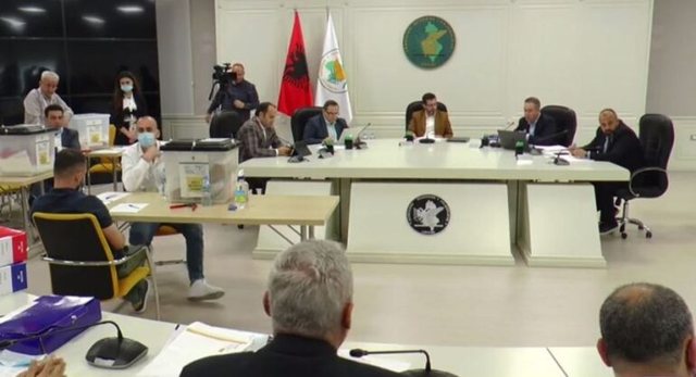 KAS vendos hapjen e 229 kutive të materialeve zgjedhore të Qarkut