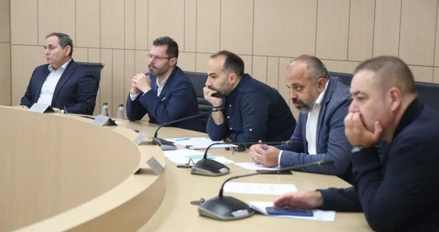 Pas Tiranës, KAS vendos edhe hapjen e kutive të votimit në