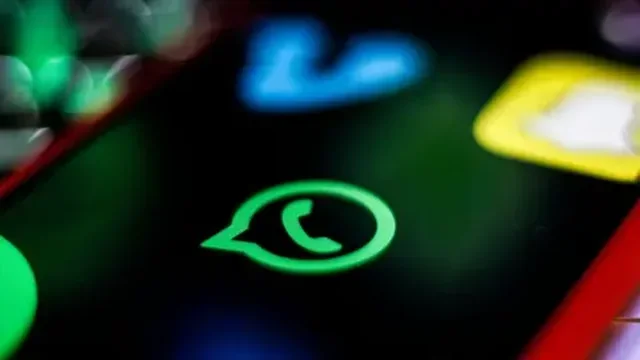Italia e vendos me ligj: Nëse kontrolloni WhatsApp-in e partnerit/es do