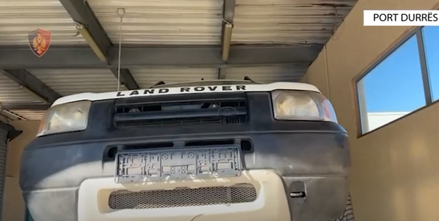 “Land Rover-i” i braktisur prej dy vitesh në Portin e