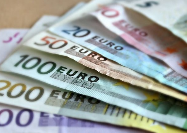 Këmbimi valutor, me sa blihen e shiten monedhat e huaja sot