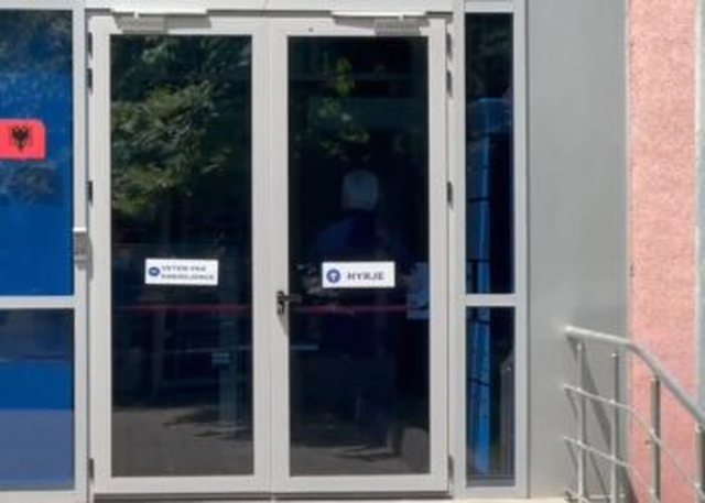 Ish-rektori i Universitetit të Tiranës, Dhori Kule paraqitet në